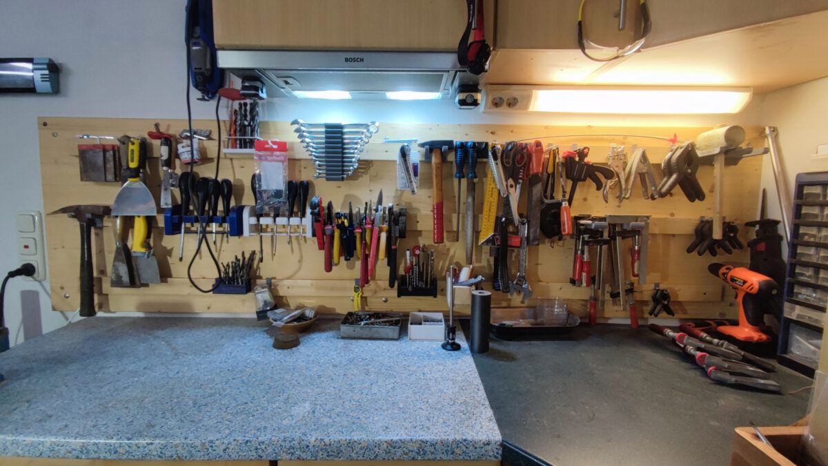 Alte French Cleat Werkzeug-Wand